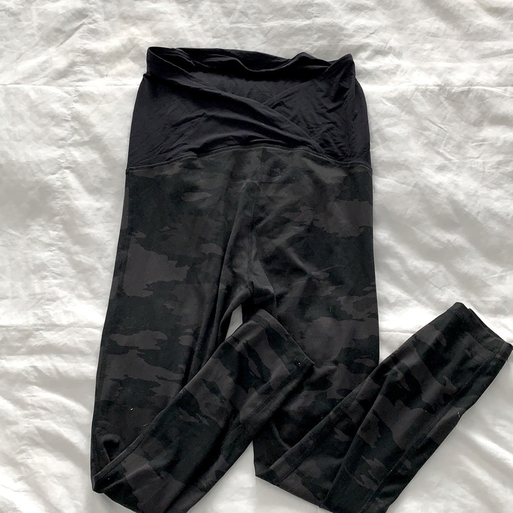 Ingrid & Isabel Maternity Camouflage Capri Leggings